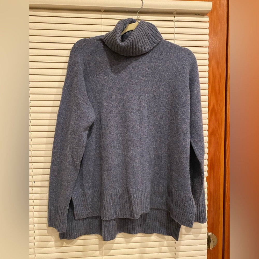 Saks fifth avenue 100 % cashmere sweater, size XS